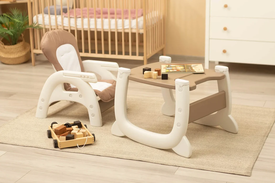 Дитячий стільчик для годування Caretero Homee Brown